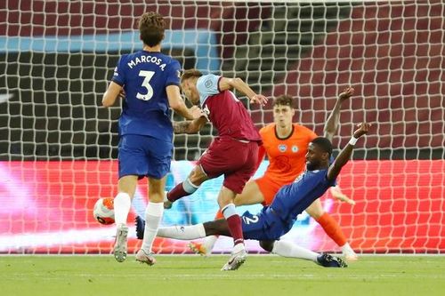 Chelsea lỡ cơ hội vào top 3 trong trận VAR gây tranh cãi