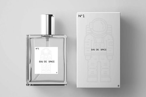 Một công ty đang bán nước hoa mùi vũ trụ