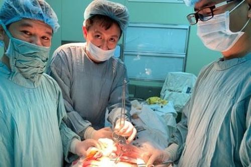 Phát hiện lưỡi câu và dây cước nằm trong ruột của bệnh nhân