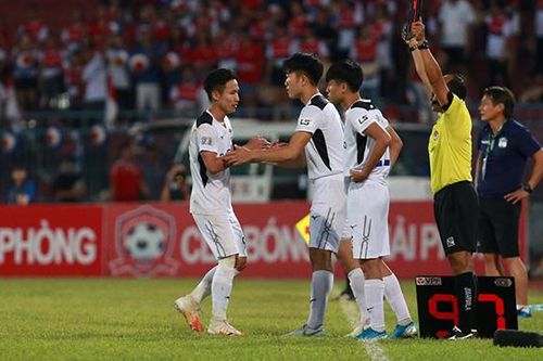 Mẹ Xuân Trường tri ân Hội CĐV HAGL