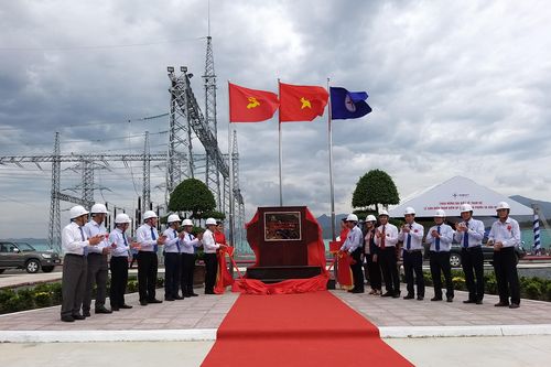 Gắn biển công trình chào mừng Đại hội Đảng bộ Tập đoàn Điện lực Việt Nam lần thứ III