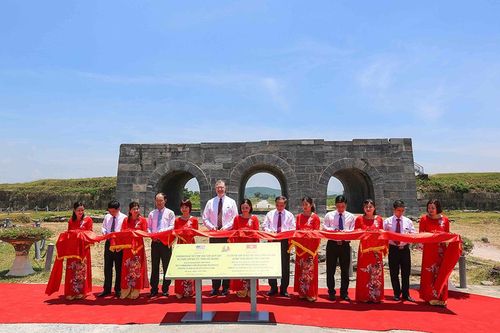 Đại sứ quán Hoa Kỳ hỗ trợ tu sửa thành nhà Hồ