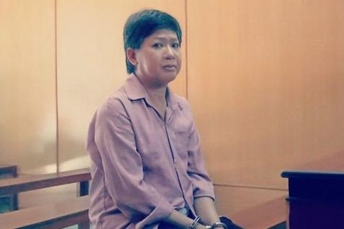 Gạ khách Tây 'vui vẻ' để trộm tài sản