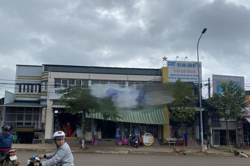 Đình chỉ công tác một cán bộ Chi cục thuế để phục vụ điều tra
