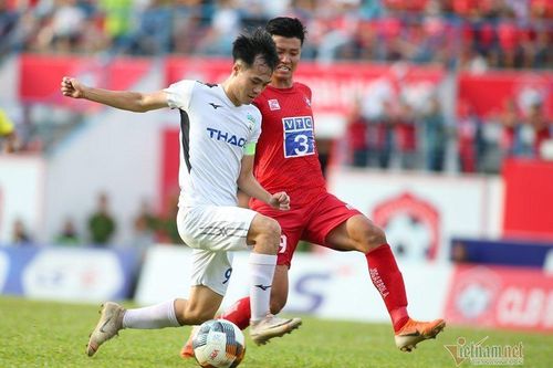 V-League đảo chiều, vì sao bầu Đức chưa phất cờ?