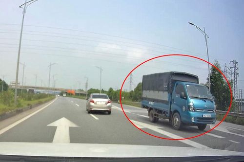 Xe chạy ngược chiều trên cao tốc Hà Nội – Bắc Giang