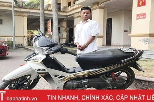 Đi qua nhà hàng xóm, tiện tay... dắt trộm xe máy !