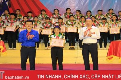 Nghi Xuân, Kỳ Anh tuyên dương cháu ngoan Bác Hồ