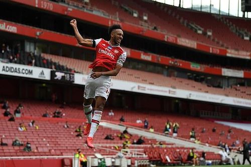 Pierre-Emerick Aubameyang lập nên kỳ tích mới tại Premier Legaue