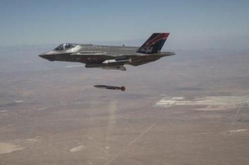 Mỹ công bố ảnh F-35 thử bom hạt nhân B61-12