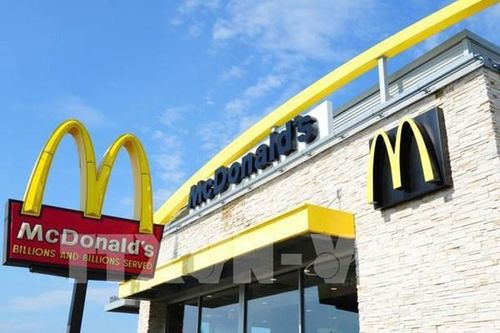 McDonald's ngừng việc mở lại dịch vụ ăn uống tại nhà hàng