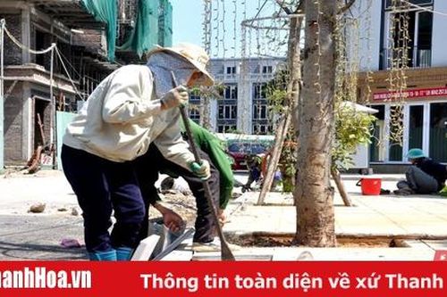 Công nhân xây dựng mưu sinh giữa trời nắng nóng