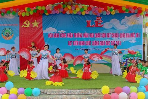 Mầm non Châu Sơn đón bằng đạt chuẩn Quốc gia mức độ I