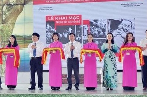 Khai mạc triển lãm chuyên đề 'Hồ Chí Minh - Những nét phác họa chân dung'