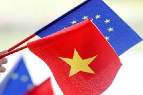 Hải quan hỗ trợ doanh nghiệp tận dụng ưu đãi từ EVFTA