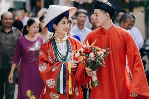 Cô dâu chú rể diện gây ấn tượng mạnh khi cổ phục triều Nguyễn trong ngày cưới