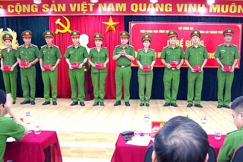 Vận dụng sáng tạo kiến thức, kỹ năng để hoàn thành xuất sắc nhiệm vụ được giao