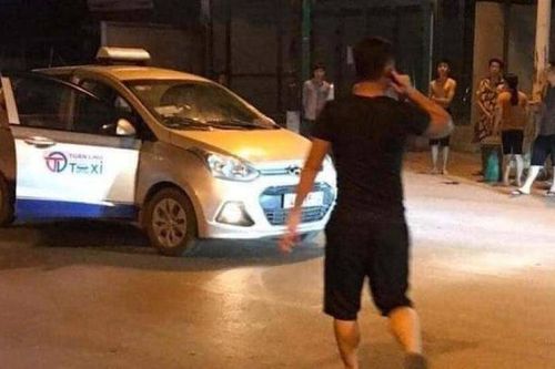 Mâu thuẫn giao thông, nam thanh niên đâm chết khách đi xe taxi
