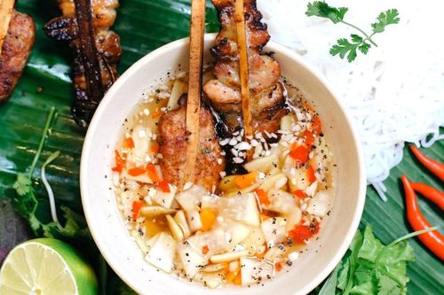 Bún chả que tre và loạt món nguội hút khách ngày hè ở TP.HCM