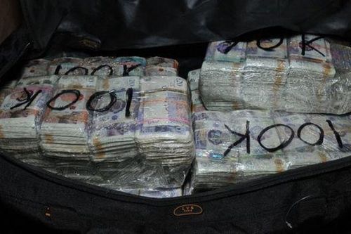 Anh phá mạng chat bí mật, bắt 800 người và thu gần 70 triệu USD