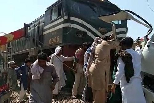 Tai nạn đường sắt thảm khốc tại Pakistan - Hai tàu hỏa va vào nhau trong hầm qua núi tại Thụy Sĩ