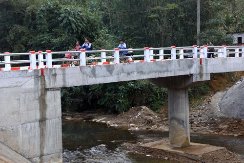 Xa xôi…mong bắc nhịp cầu!