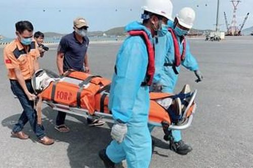 Cấp cứu thuyền viên tàu IAH H