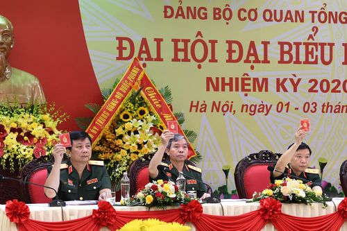 Đóng góp nhiều ý kiến chất lượng vào dự thảo các văn kiện của Ban Chấp hành Trung ương và Quân ủy Trung ương