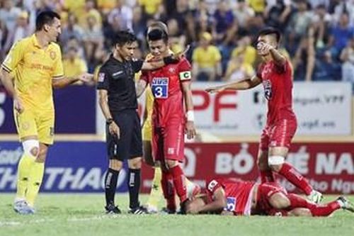Trọng tài sai, ai chịu trách nhiệm?