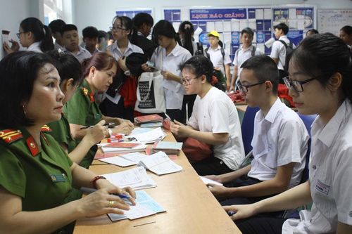 Cấp mới CMND cho học sinh khối THCS