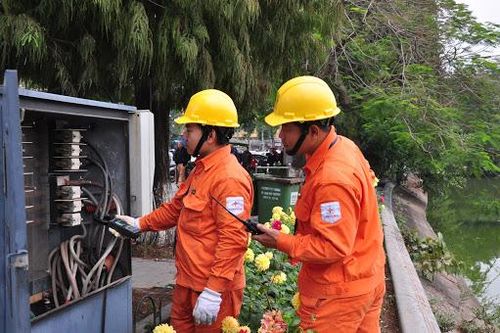 Khách hàng dọa kiện vì tiền điện tăng vọt, EVN Hoàn Kiếm nói gì?