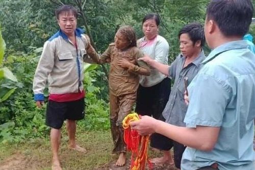 Lai Châu: sạt lở đất khiến một phụ nữ bị vùi lấp
