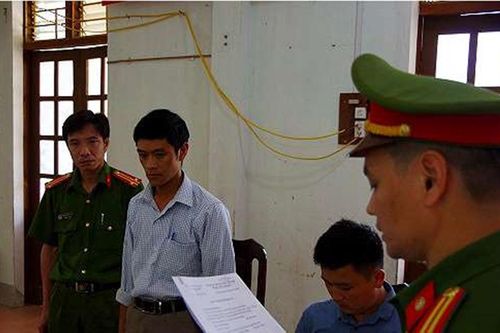 Chủ tịch Hội nông dân cùng kế toán xã tham ô hơn 800 triệu đồng
