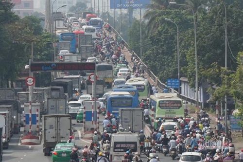 BOT đã khai tử, trạm thu phí vẫn ngáng cửa ngõ TP.HCM