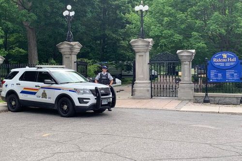 Canada: Bắt một quân nhân có vũ trang lao ôtô vào khu dinh Thủ tướng