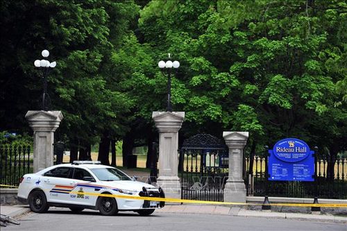 Bắt một quân nhân có vũ trang lao xe tải vào khu vực dinh Thủ tướng Canada