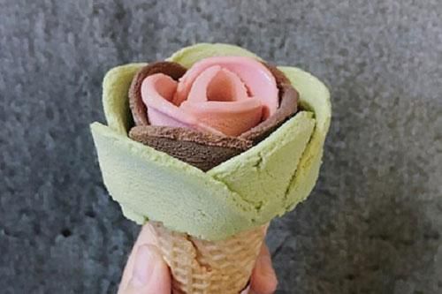 Cách làm kem ốc quế hoa hồng siêu dễ thương