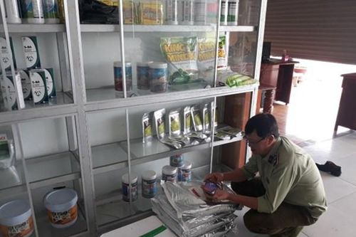 Trà Vinh kiểm tra sản phẩm xử lý môi trường nuôi trồng thủy sản