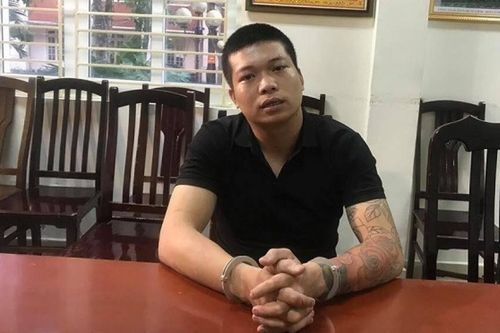 Khởi tố, bắt tạm giam kẻ cướp tiệm vàng rồi đâm trọng thương người truy đuổi