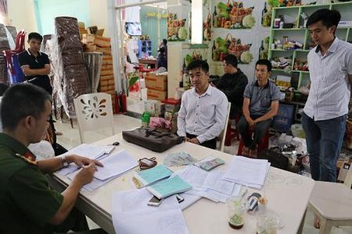 Quyết định tạm giữ hình sự cán bộ Chi cục thuế