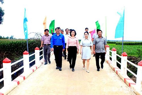 Đoàn Thanh niên chủ động tham gia xây dựng nông thôn mới