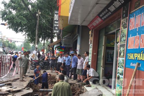 TP.Biên Hòa: Hố tử thần 'khủng' xuất hiện sau cơn mưa