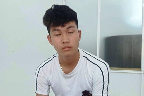 Tạm giữ kẻ chuyên dùng clip 'nóng' tống tình