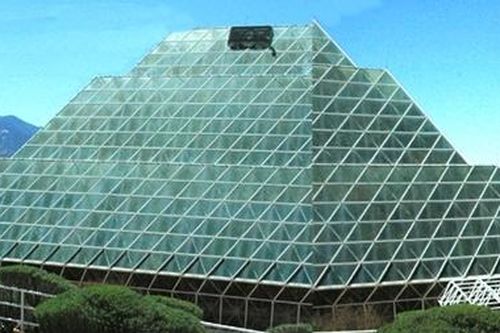 Con người có thể tồn tại ngoài trái đất?