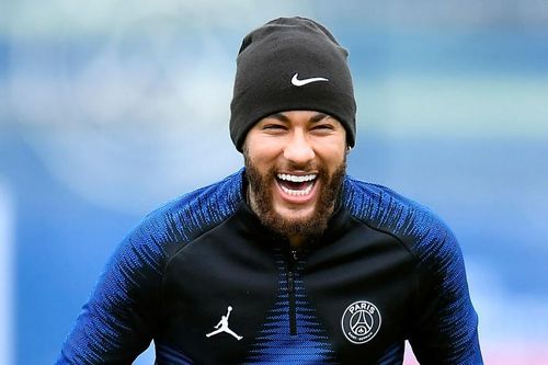 Neymar hò hét ăn mừng sau khi làm bẽ mặt đồng đội