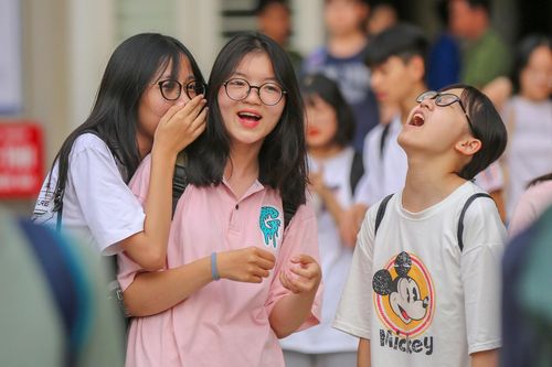 4.000 thí sinh tranh 380 suất vào trường chuyên Ngoại ngữ