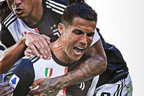 Ronaldo sút phạt trực tiếp ghi bàn, Juventus đè bẹp Torino