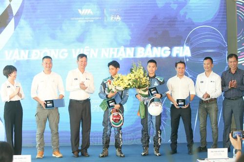 Việt Nam có 3 tay đua đầu tiên nhận bằng đua ô tô quốc tế