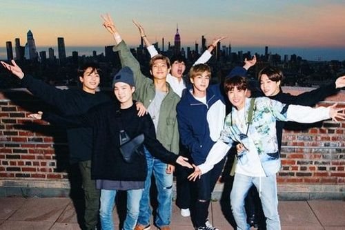 Xúc động loạt thư BTS viết gửi ARMY mắc bệnh hiểm nghèo