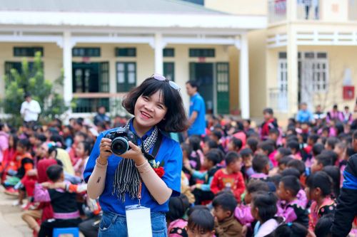 Cô sinh viên mê tình nguyện